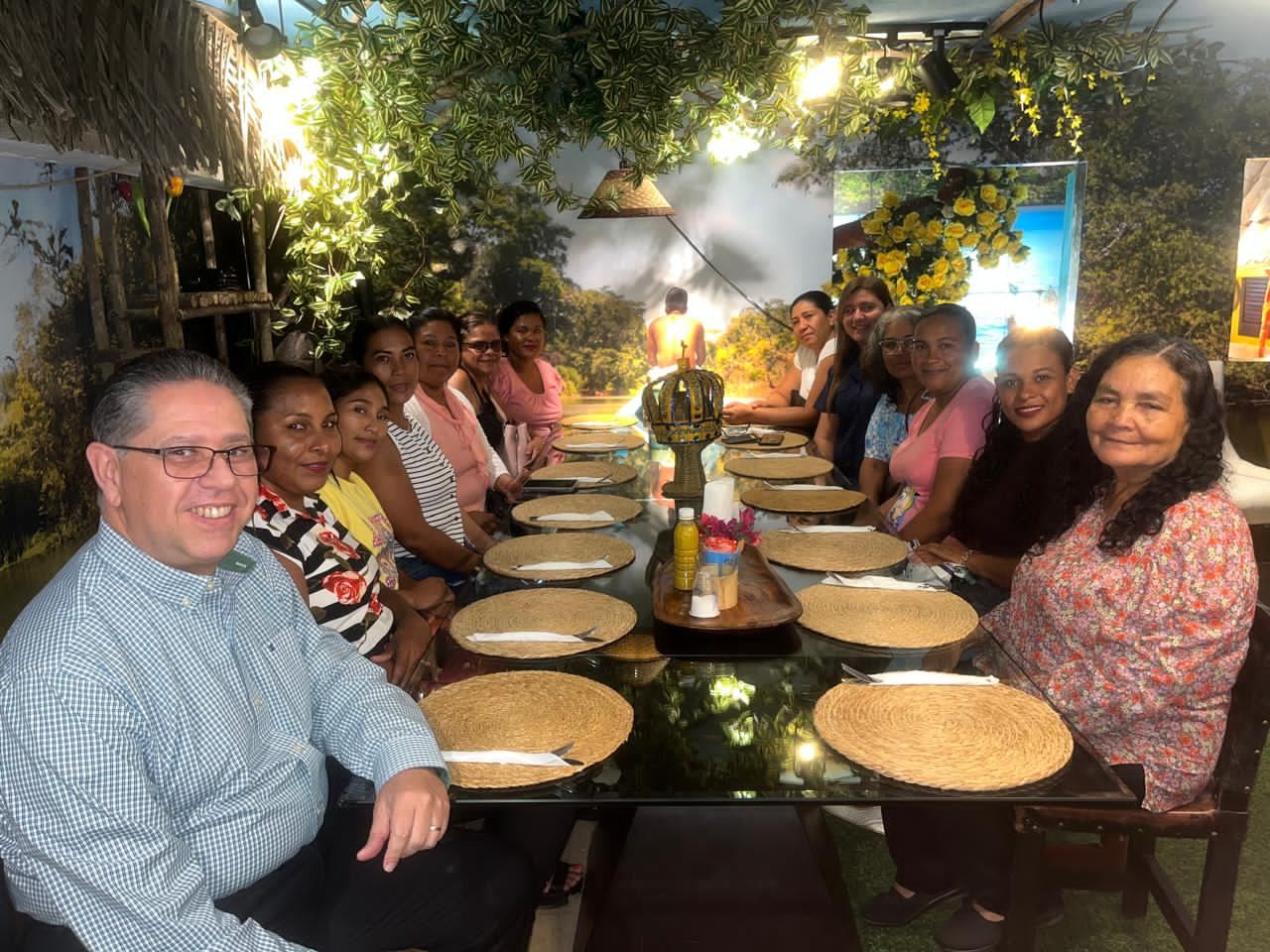 Almuerzo con el representante de IICA